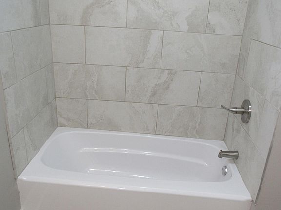 5th image of 478 Storer Ave