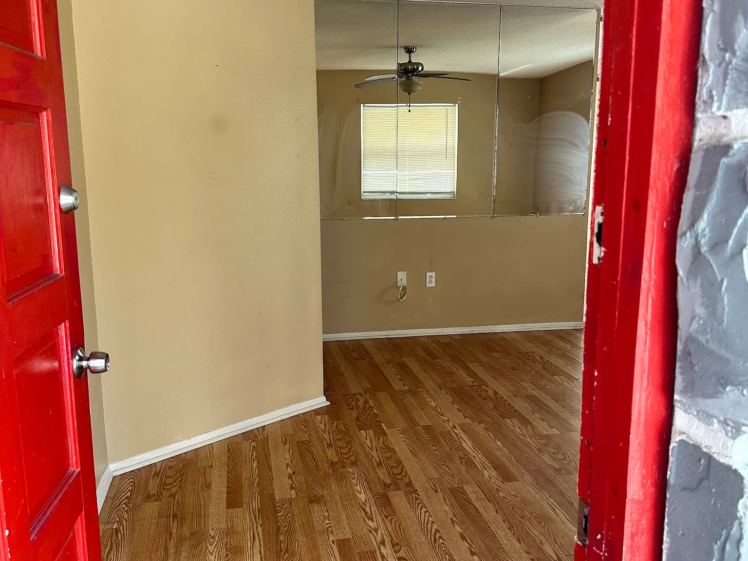 2 bed, 750 sqft, $1,550 — Photo 2
