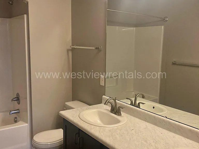 203 E Laurel St — Photo 248