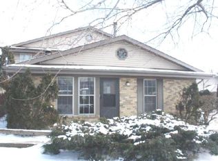 6986 N Raintree Ct, Milwaukee, WI 53223