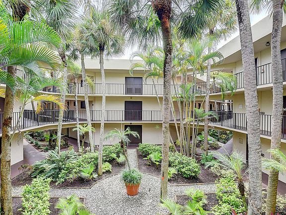 4th image of 5220 Las Verdes Circle #205