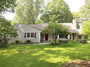 32 Edgewood Rd, Katonah, NY 10536