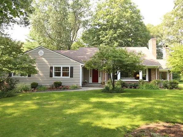32 Edgewood Rd, Katonah, NY 10536