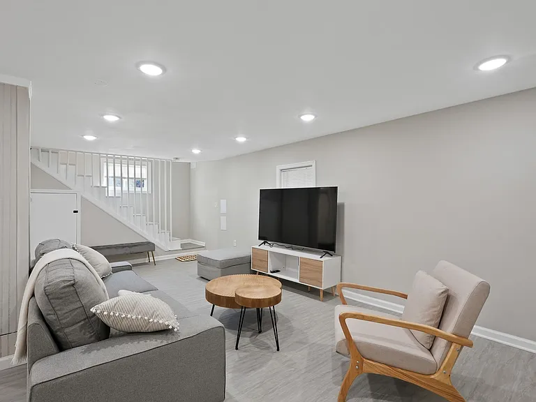 4922 Astor Placewashington Dc District — Photo 2