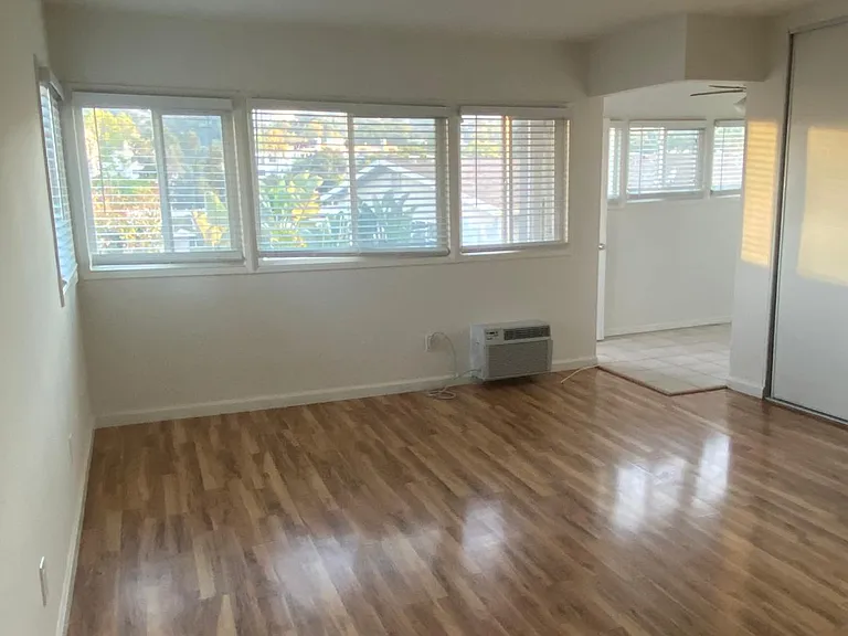 11104 Aqua Vista St — Photo 6