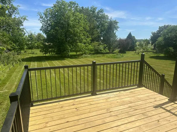 2660 Spring Hill Dr, Stoughton, WI 53589