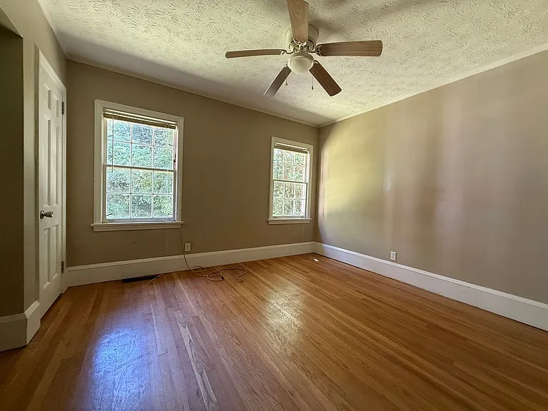 220 Woodside Dr — Photo 7