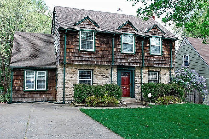 Driveway holds 2 cars