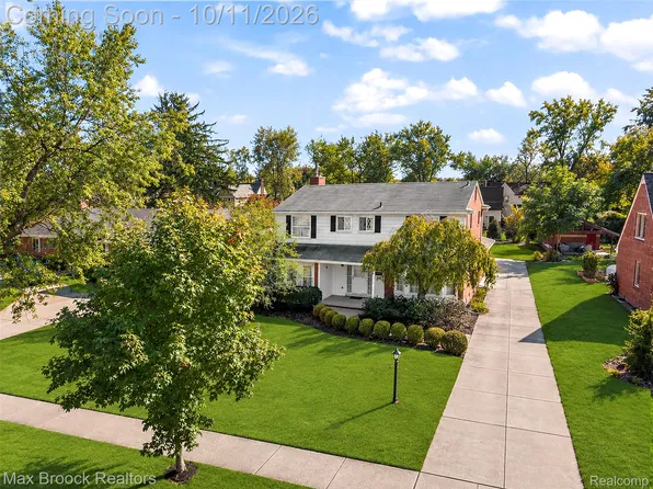 18385 Warwick Dr, Beverly Hills, MI 48025
