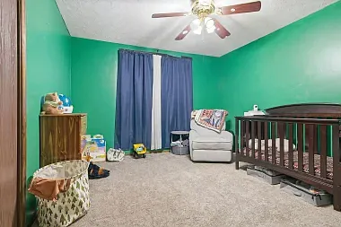 705 Eastview Dr — Photo 3