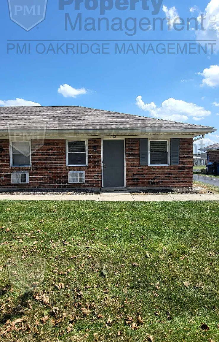 2 bed, 1.0 bath, 740 sqft, $930 — Photo 1