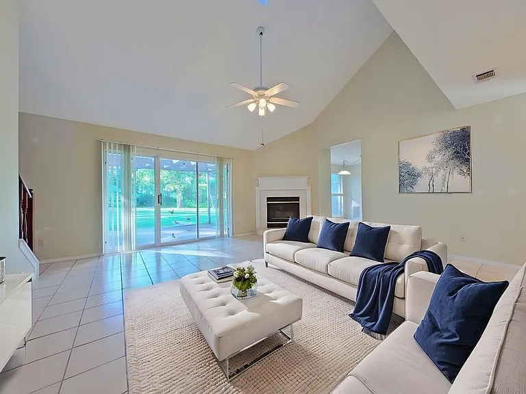 24 Neptune Dr — Photo 4