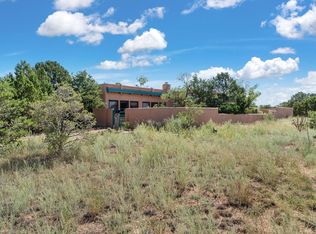 4 Camerada Rd, Santa Fe, NM 87508