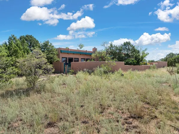 4 Camerada Rd, Santa Fe, NM 87508
