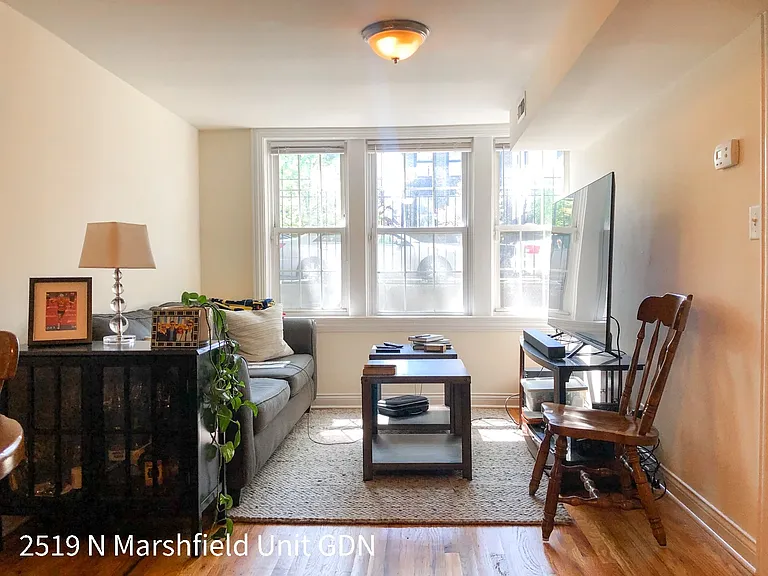 N Marshfield Ave — Photo 8