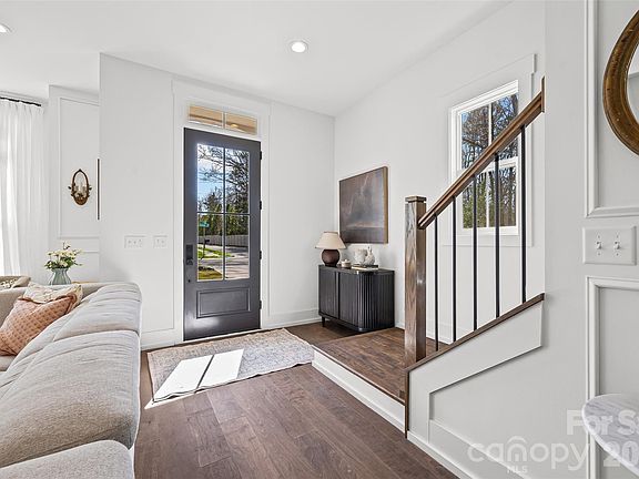 4th image of 1201 Delane Ave