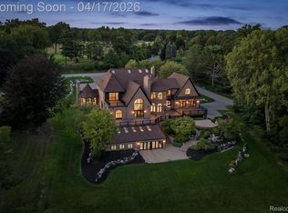 5305 Elmgate Bay Dr, Orchard Lake, MI 48324