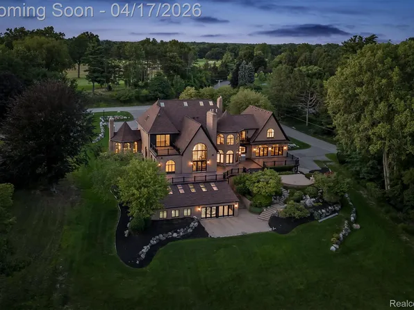 5305 Elmgate Bay Dr, Orchard Lake, MI 48324