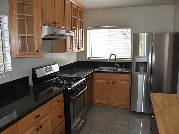5th image of 6127 Yarmouth Ave