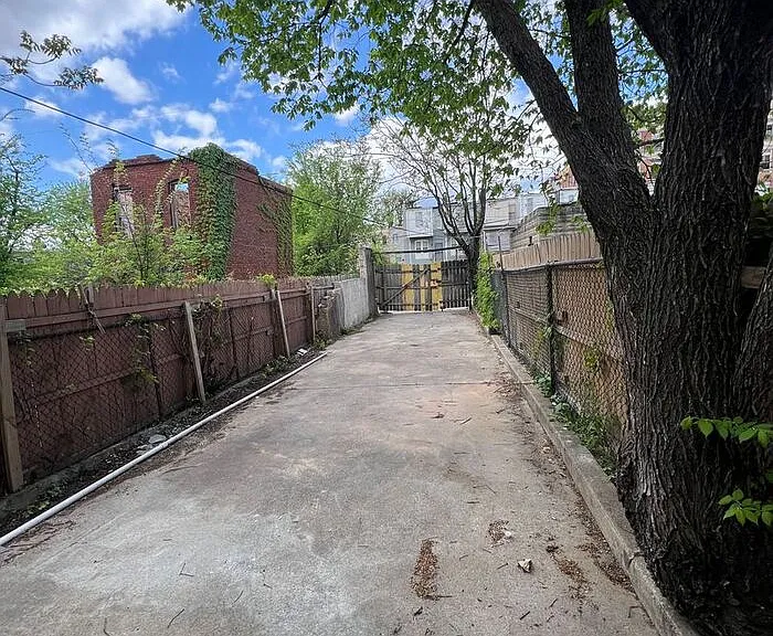1899 Rutland Ave — Photo 14