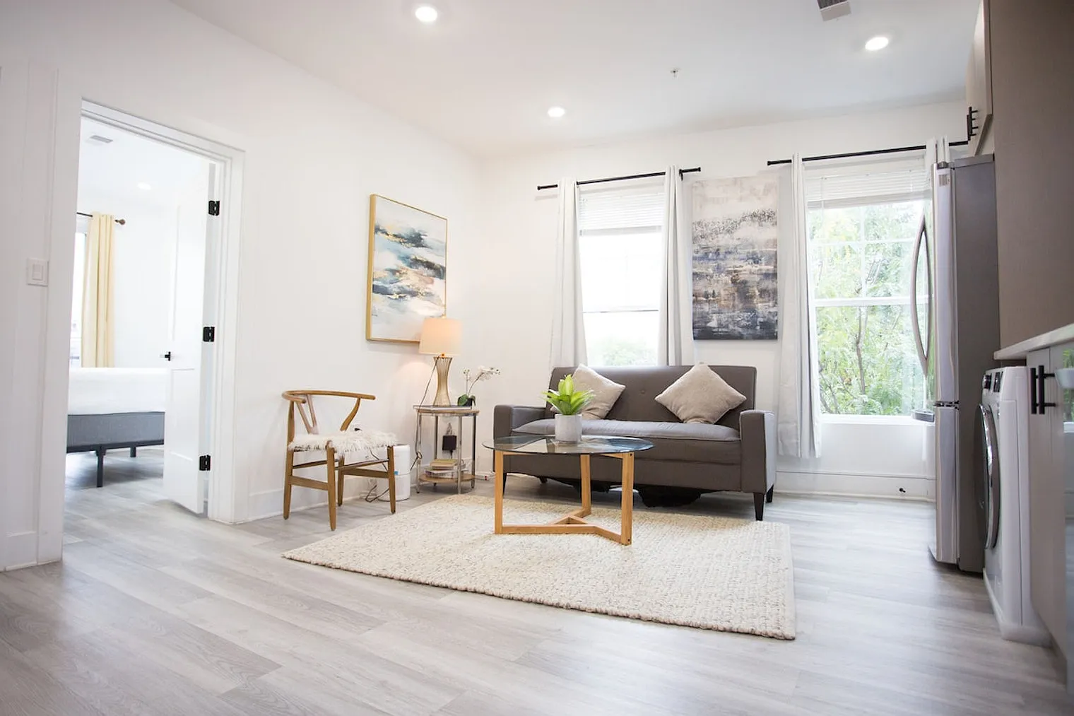 2 bed, 1.0 bath, $4,872 — Photo 2