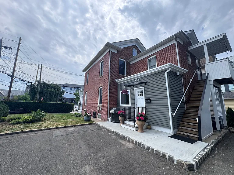 39 Davenport St #2 — Photo 1