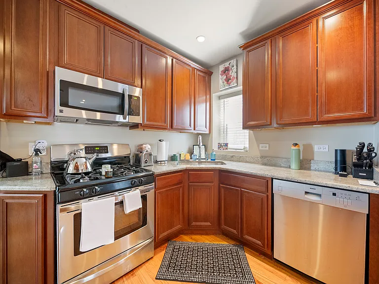 2259 W Diversey Ave #1 — Photo 14