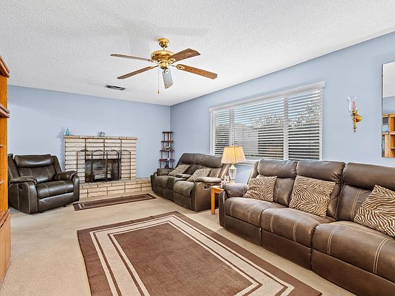 5th image of 434 E Meadow Ln