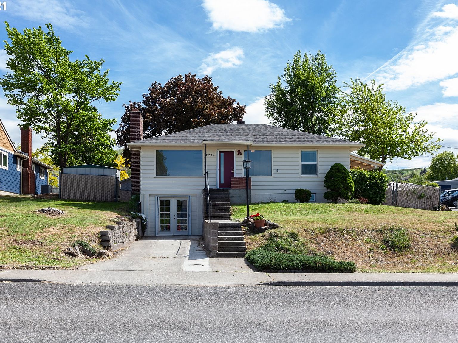 2206 E 10th St, The Dalles, OR 97058 Zillow