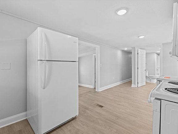 2nd image of 39 Avenue C