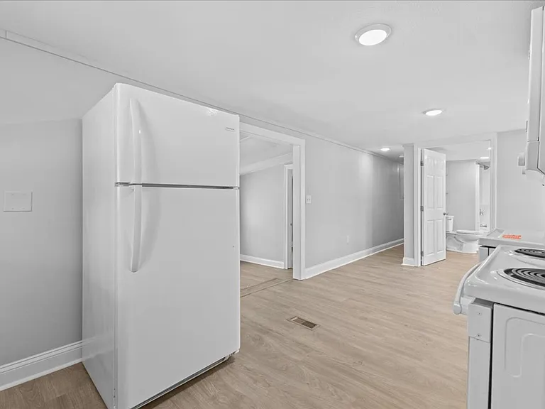39 Avenue C — Photo 2