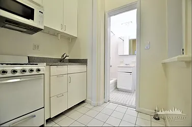 Rented by Manhattan Realty Group