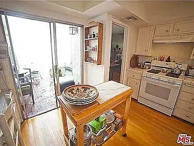 2 bed, 1.5 bath, 1282 sqft, $4,200 — Photo 3
