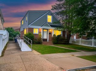 7719 252nd St, Bellerose, NY 11426