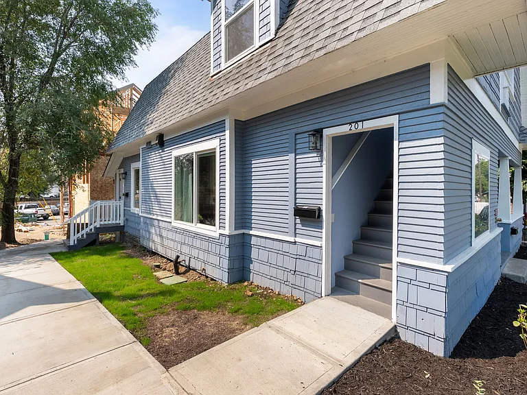 717 W Spofford Ave #201 — Photo 16