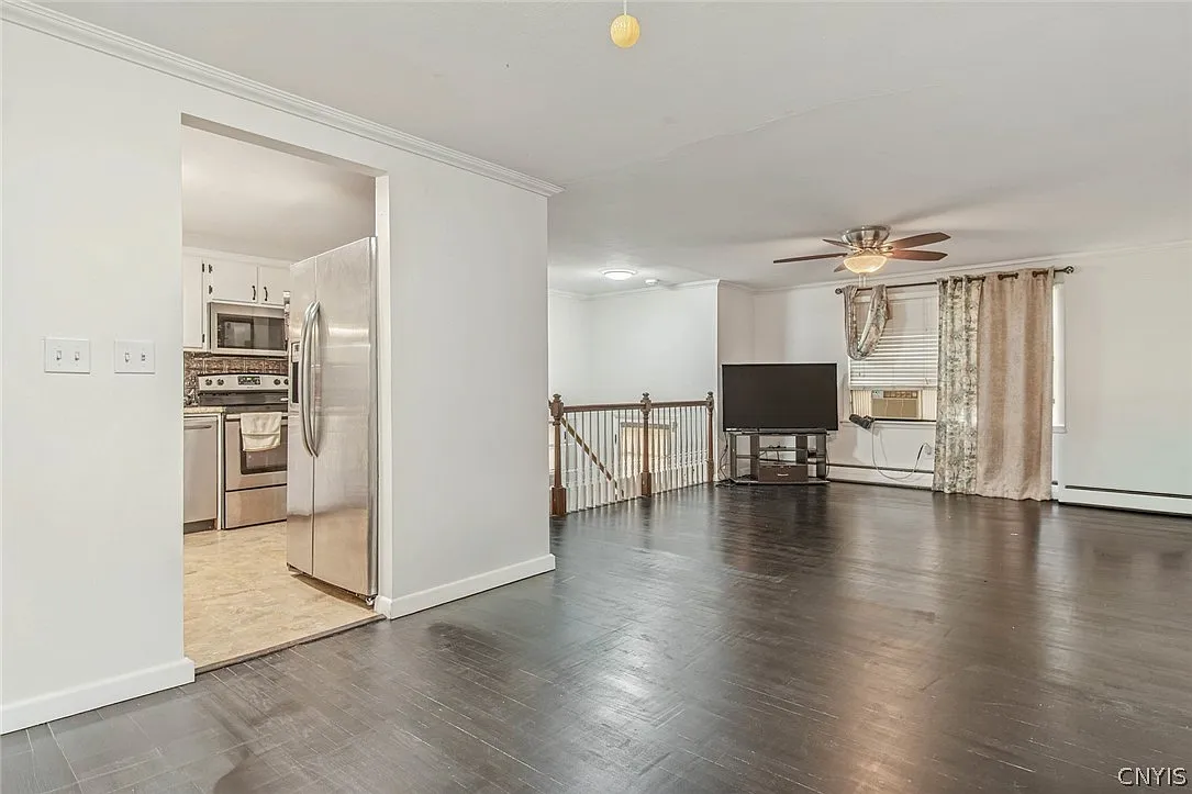 4 bed, 2.0 bath, 1534 sqft, $2,200 — Photo 3