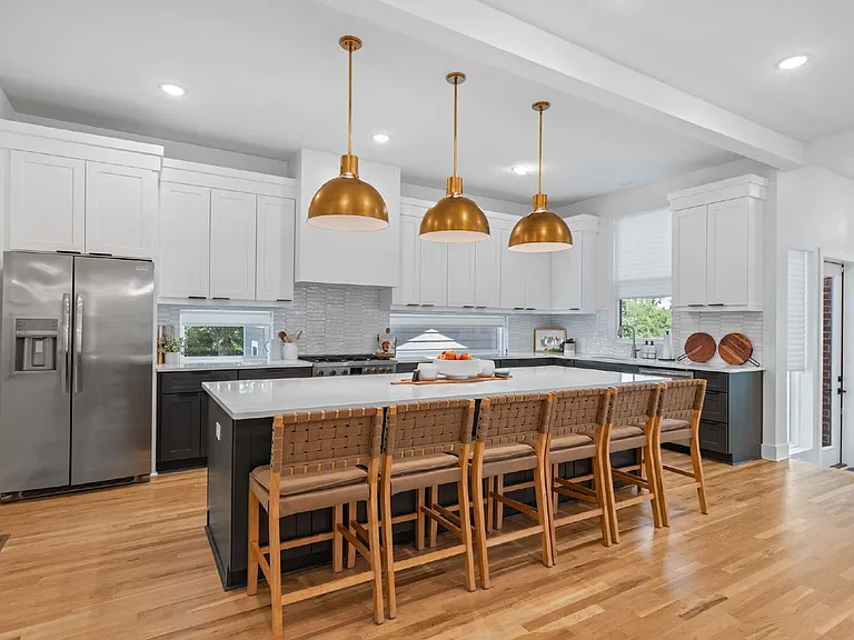 303 Riverside Dr #B — Photo 11