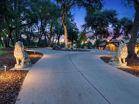 5th image of 10165 Coyote Ridge Ct