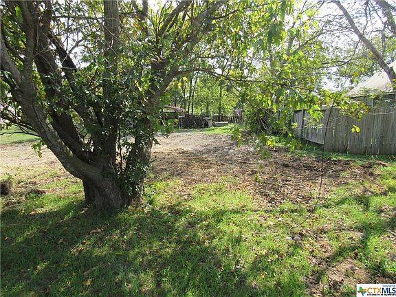 2nd image of 307 W Avenue I