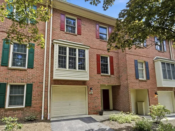 302 Brighton Cir, Devon, PA 19333