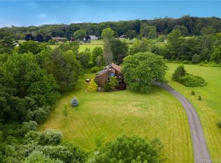 8 Galloping Hill Rd, Brookfield, CT 06804