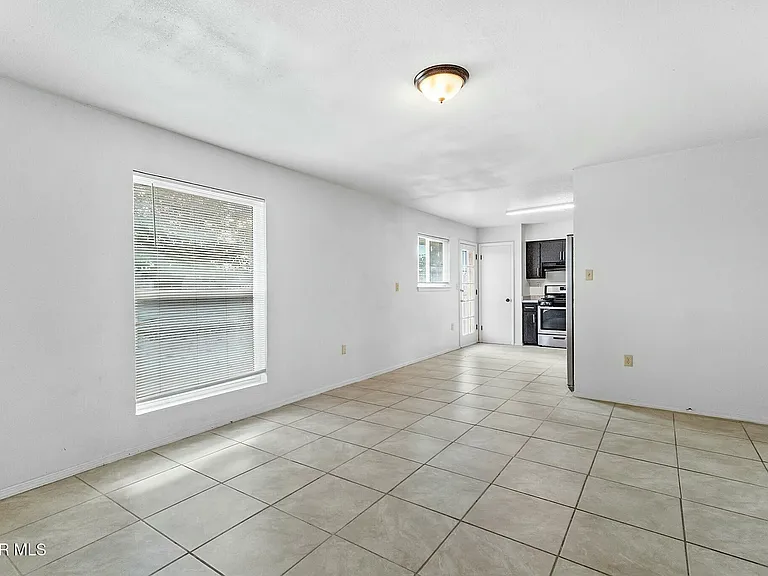 11404 Bunky Henry Ln — Photo 7