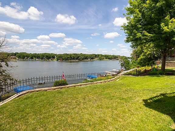 5th image of 833 Lake Holiday Dr