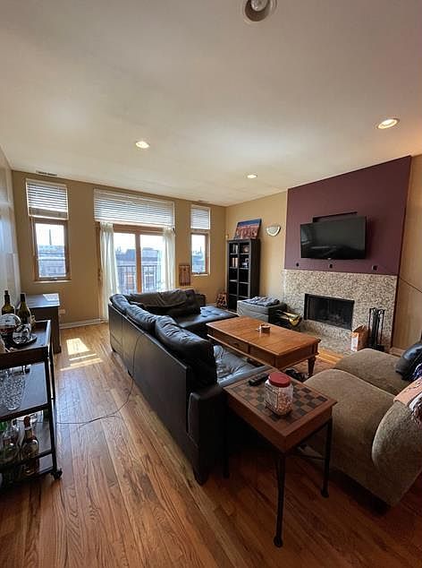 1st image of 2302 W North Ave APT 4W