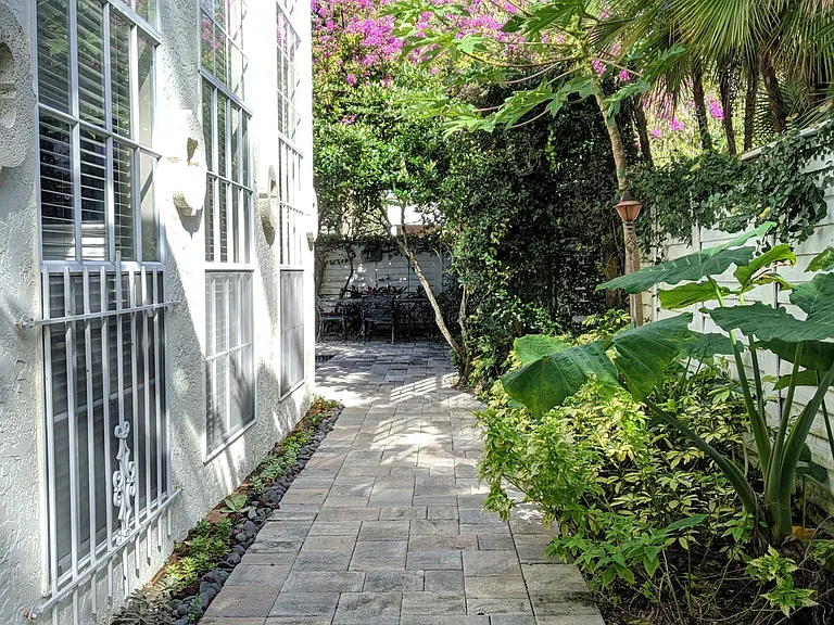 525 Melrose Ave — Photo 30