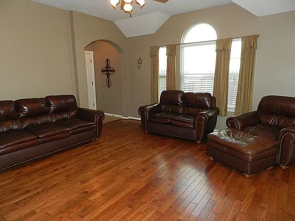 Nice Windows with Arch Transom and 2" blinds.