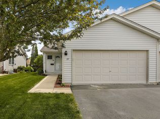 37 Silver Trl, North Aurora, IL 60542