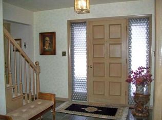 4527 Knollwood Dr, Racine, WI 53405