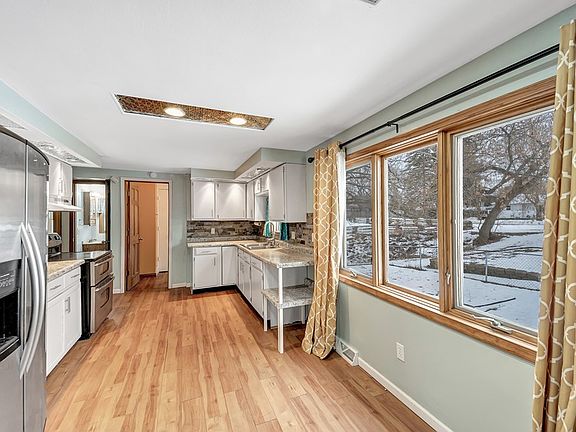 4th image of 318 Lawndale Ave
