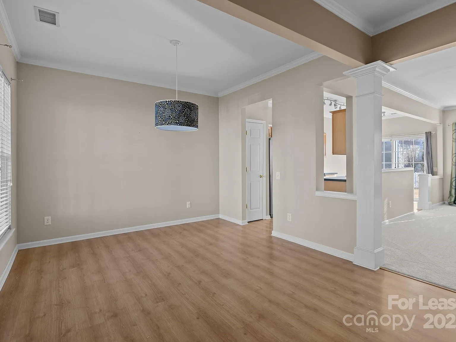 3 bed, 2.5 bath, 1660 sqft, $2,100 — Photo 4